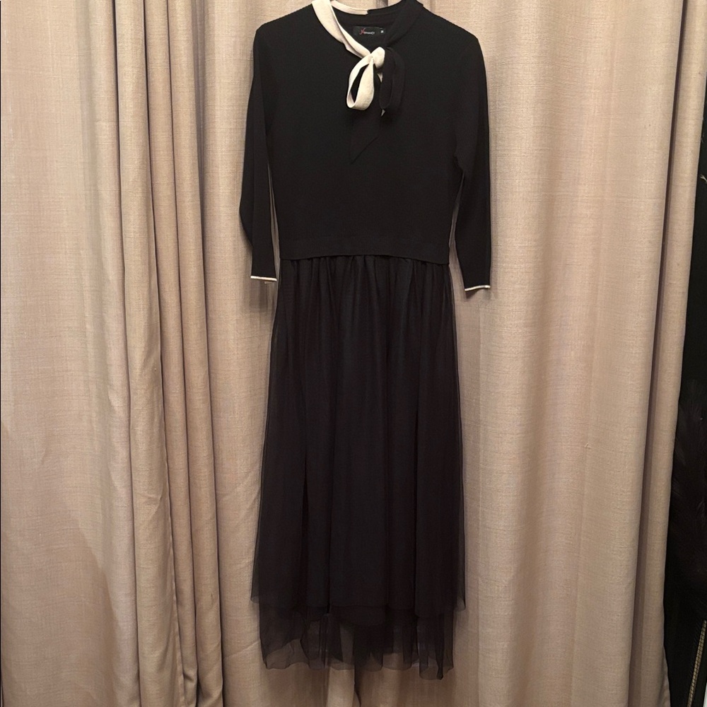 Chic Black and White Long Sleeve Dress like new